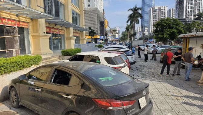Nghệ An: Bắt 3 nghi can đập kính 10 ô tô trong đêm, hé lộ diễn biến mới