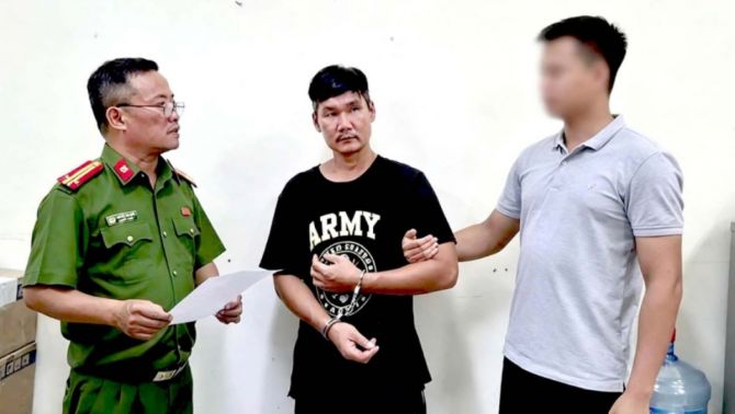 Diễn biến mới vụ người đàn ông liều lĩnh dùng dao truy đuổi công an tại An Khánh, Hà Nội