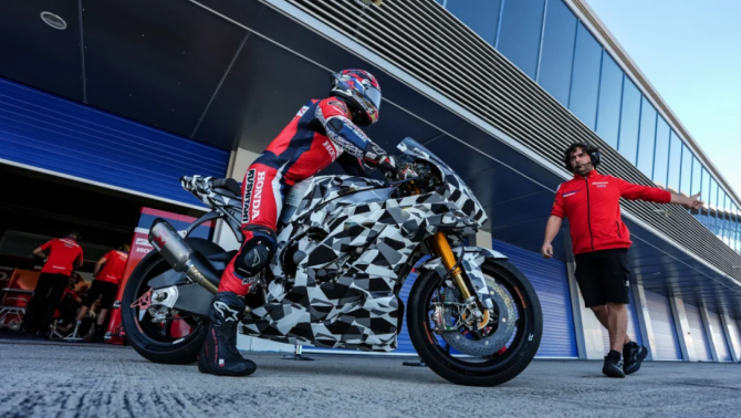 Nóng! Honda Fireblade 2027 lộ ảnh chạy thử, lớp áo ngụy trang hé lộ bí mật gì?