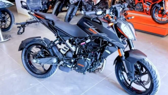 KTM 200 Duke 2026 sắp có cú nâng cấp cực gắt: Quickshifter 2 chiều, ga điện tử, kiểm soát lực kéo