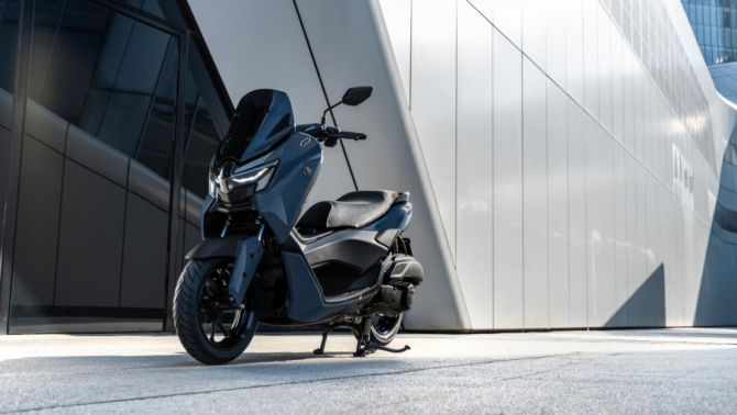 Yamaha XMAX và NMAX 2027 lột xác với màu xanh Avio Blue, riêng NMAX 125 còn có mâm đồng cực chất!