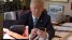 Ông Donald Trump từng dùng smartphone “cổ lỗ sĩ” Galaxy S3?