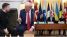 Hậu quả từ cuộc đụng độ nảy lửa của ông Trump và ông Zelensky đang ngày càng gia tăng, Ukraine vào thế khó