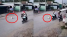 Đã tìm ra người mẹ thả con 18 tháng bò giữa đường, phẫn nộ lý do hành động nhẫn tâm