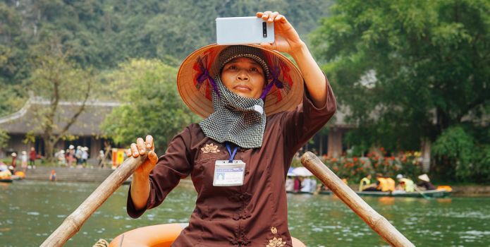 Một chuyến đi Tràng An, tôi mới thấy Galaxy S10 đúng là chiếc máy sinh ra cho người thích du lịch