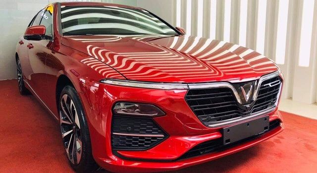 VinFast chơi lớn: Đóng 100% trước bạ cho xe Lux, trừ thẳng giá hơn 220 triệu đồng