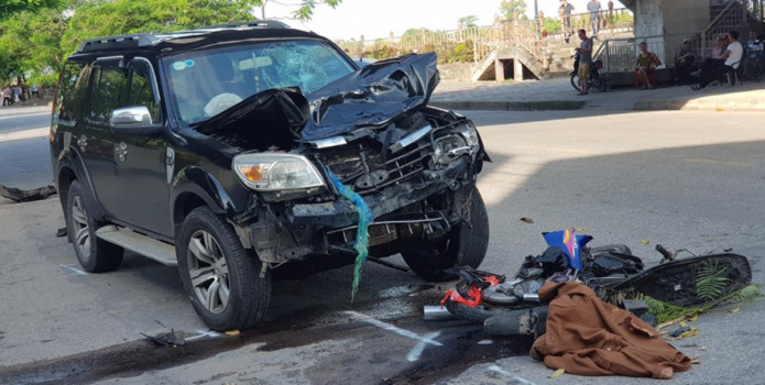 Nam Định: Kinh hoàng SUV 7 chỗ tông trực diện xe máy, cặp vợ chồng tử vong tại chỗ