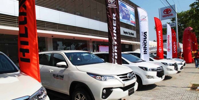Loạt xe Toyota giảm giá mạnh tay đầu tháng 11: Toyota Vios 'rủ' Fortuner và Innova cùng góp mặt