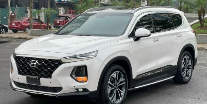 Hyundai SantaFe thế hệ cũ giảm giá cực sốc khi bản mới về đại lý, khách Việt rủ nhau xuống tiền