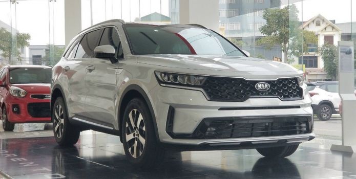 Đối thủ Hyundai SantaFe giảm giá xuống mức thấp kỉ lục, rẻ hơn cả trăm triệu đồng tại đại lý