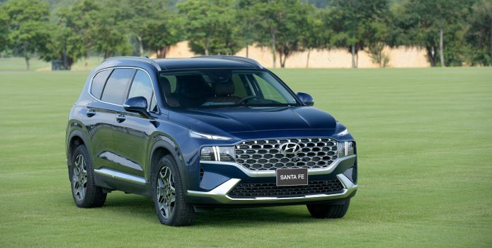 Hyundai SantaFe 2021 giảm giá đầu tháng 8, mức giá mới cạnh tranh cực gắt với Toyota Fortuner