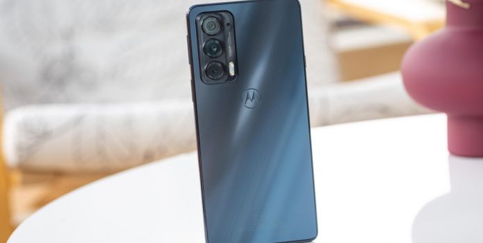 Đánh giá Motorola Edge 20: Màn hình OLED 144Hz thực sự rất tuyệt