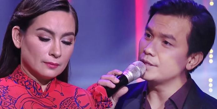 Mạnh Quỳnh khóc nấc trong lúc biểu diễn vì nhớ cố ca sĩ Phi Nhung, nói một câu đầy đau xót