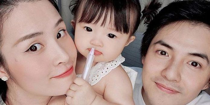 Mới 1 tuổi, nhưng con gái Đông Nhi đã ra dáng ‘người lớn’ khi được mẹ cho làm điều này