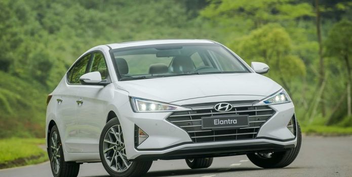 Kia K3 và Toyota Corolla Altis 'khóc thét' vì Hyundai Elantra giảm giá mạnh tay chưa từng thấy