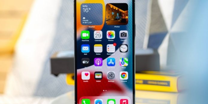 Top 5 điện thoại cao cấp có pin trâu nhất  tháng 2/2022, iPhone 13 Pro Max 'vô đối'