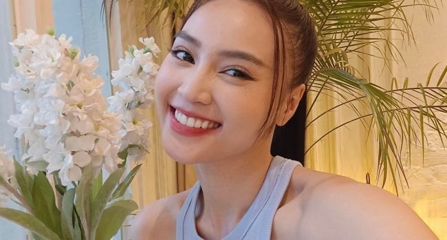 Loạt ảnh Lan Ngọc ở rạp chiếu phim, lộ rõ nhan sắc và vóc dáng thật chưa qua chỉnh sửa gây bất ngờ