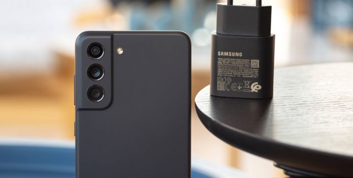 Giá Galaxy S21 FE tháng 6/2022 'gục ngã' khách Việt, chỉ hơn 10 triệu màn 120Hz, màn hình 'cực đỉnh'