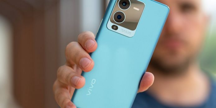 Mở hộp vivo V25 Pro: Ngập tràn phụ kiện, thiết kế đẹp khó rời mắt với màn hình cong