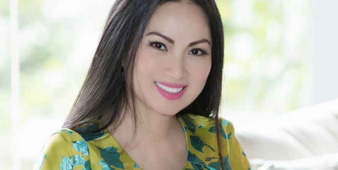 Em gái tỷ phú Cẩm Ly bất ngờ về nước hội ngộ dàn sao Việt, ngoại hình tuổi 50 gây ngỡ ngàng