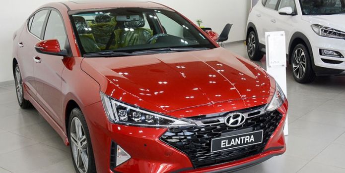 Giá lăn bánh Hyundai Elantra mới nhất tháng 9/2022: Quá rẻ so với chất lượng, đe nẹt Kia K3