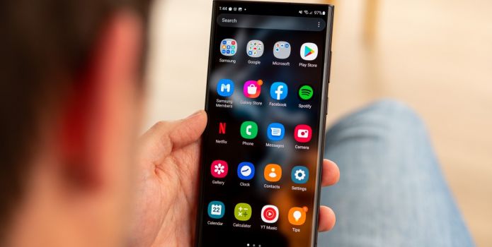 Giá Galaxy S22 Ultra sau Tết giảm kịch sàn hơn chục triệu khiến iPhone 12 Pro cũng phải chào thua