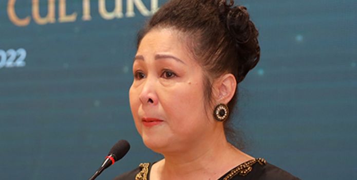 Nhìn lại ồn ào ‘chửi’ khán giả, NSND Hồng Vân thẳng thắn đáp trả