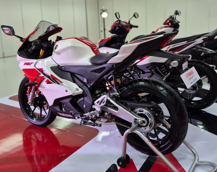 YAMAHA-R15M-5