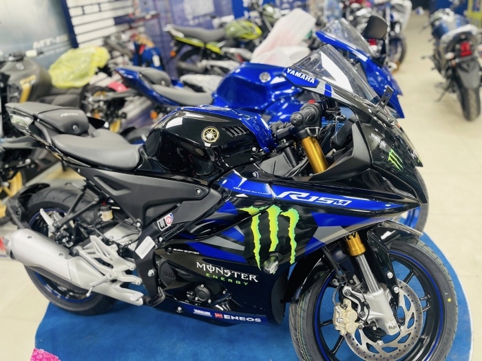 yamaha-r15-3