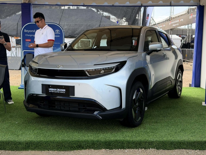 Toyota-Urban-Cruiser-EV-14