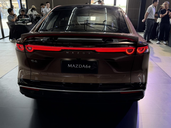 mazda-6e-5