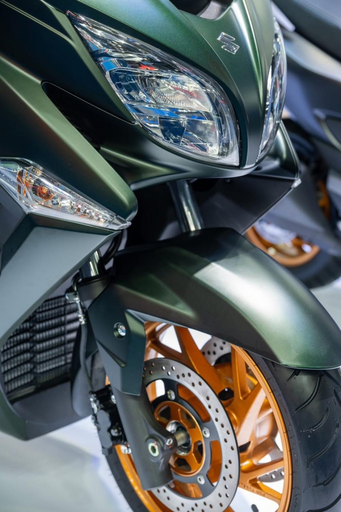 Suzuki-Burgman-400-4