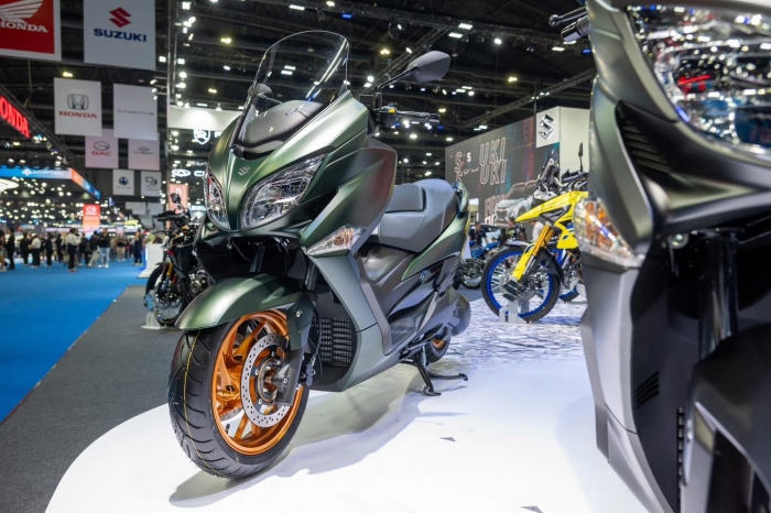 Suzuki-Burgman-400-6