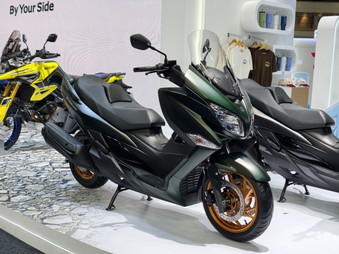 Suzuki-Burgman-400-7