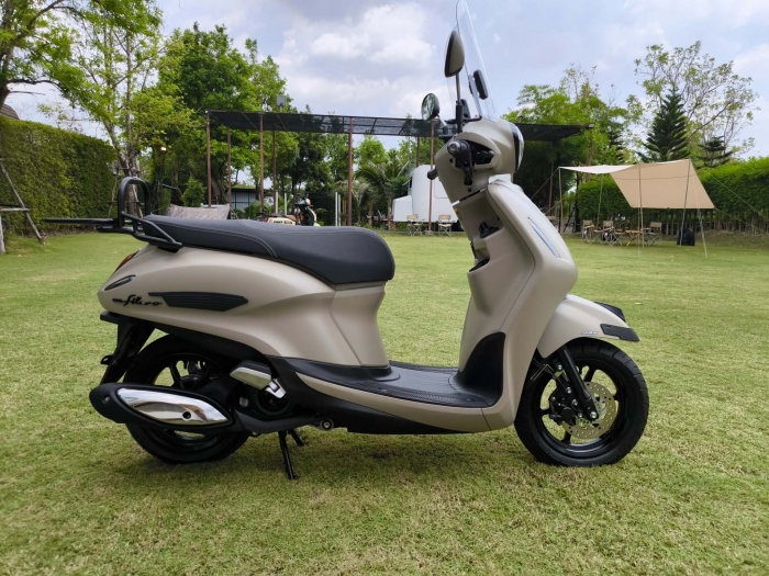 Yamaha-Grand-Filano-Hybrid-Special-Edition-Outdoor-Fashion-6