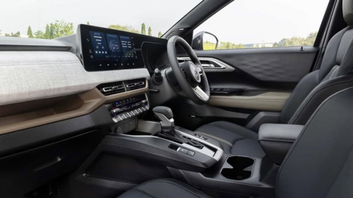 Mitsubishi-xFORCE-HEV-4