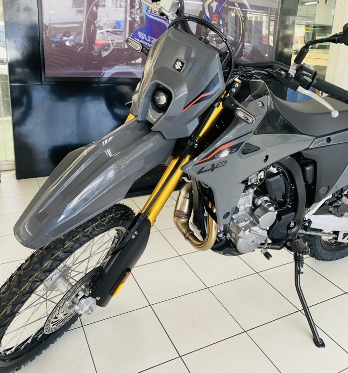Suzuki-DR-Z4S-3