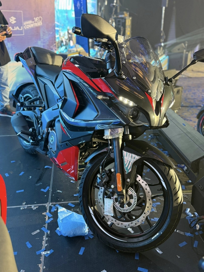 Bajaj-Pulsar-RS200-3