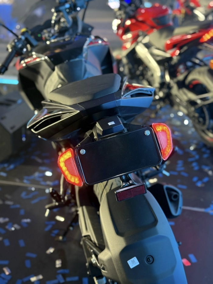 Bajaj-Pulsar-RS200-4