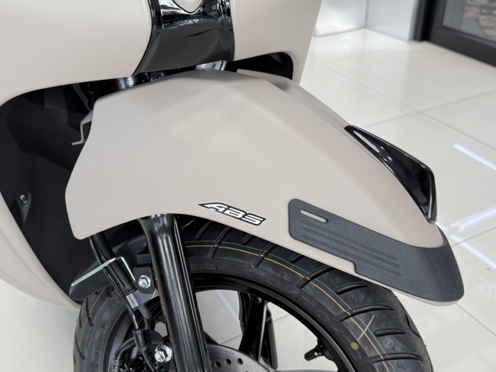 Yamaha-Grand-Filano-Hybrid-2