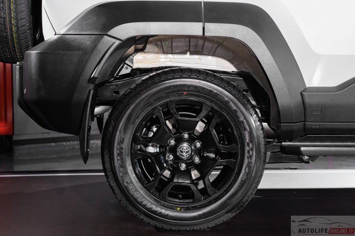 Toyota-Land-Cruiser-FJ-6