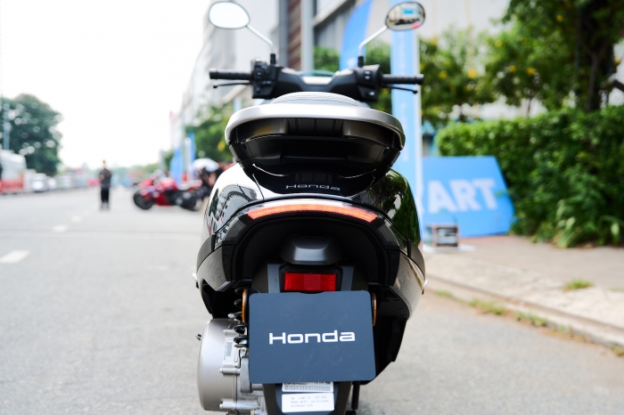 Honda-UC3-4