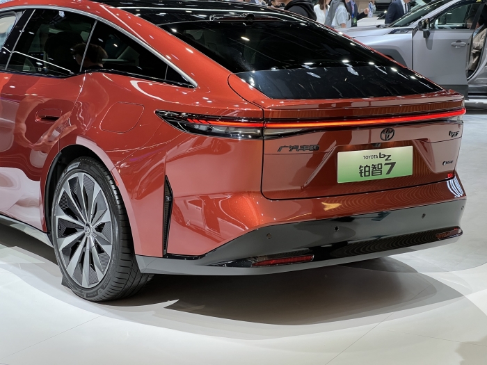 toyota-bz7-4