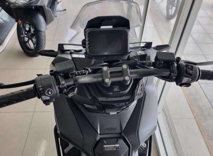 Honda-ADV-160-8
