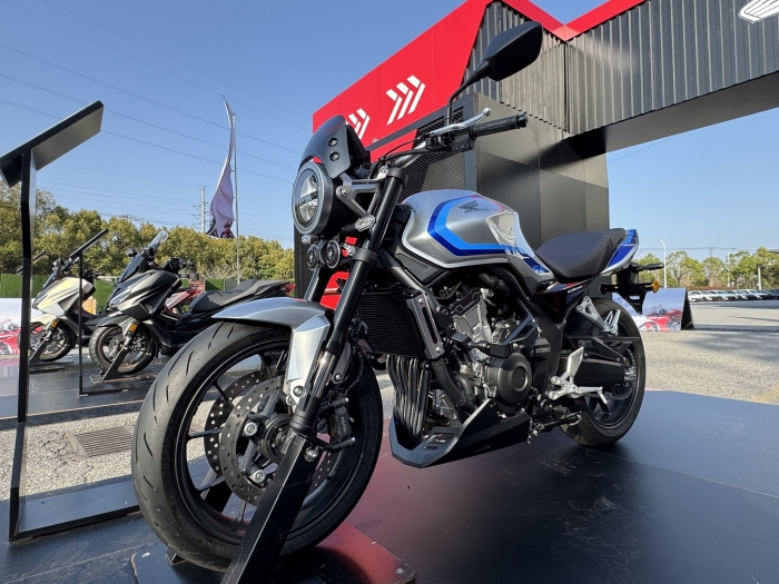 Honda-CB500SF-11