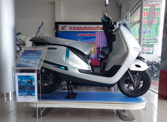 Honda-UC3-2