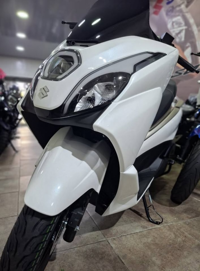 Suzuki-Burgman-4