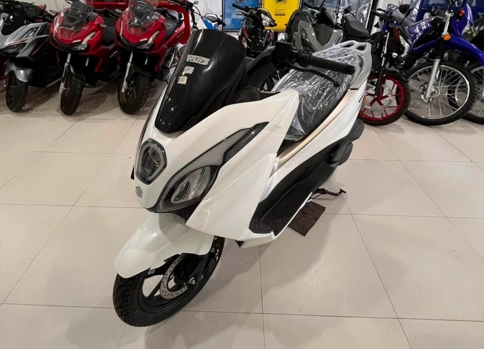 Suzuki-Burgman-15-1