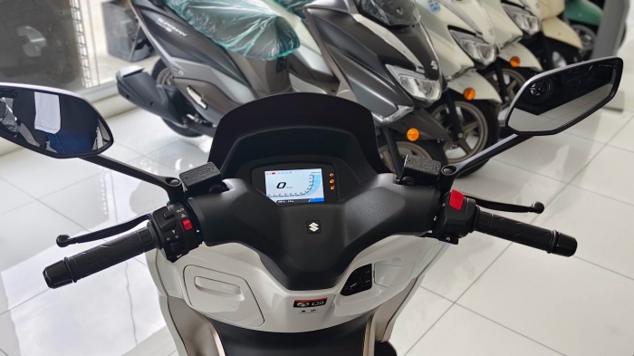 Suzuki-Burgman-15-9