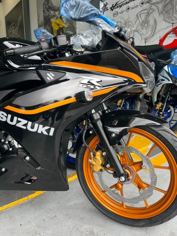 Suzuki-GSX-R150-2